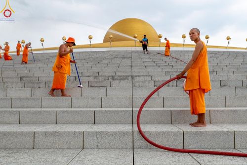 ภาพ No.218889:วันศุกร์ที่ 18 เมษายน พ.ศ. 2568 การเตรียมงานในลานธรรม , พระมหาธรรมกายเจดีย์ เพื่องานวันคุ้มครองโลก 22 เมษายน พ.ศ. 2568