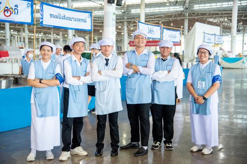 ภาพ No.58845:V.40 ภัตตาหารพระหมื่นวัด เราจัดให้ การปฏิบัติงานของเจ้าหน้าที่และอาสาสมัคร เพื่อรับบุญในการถวายภัตตาหาร แด่คณะสงฆ์ 10,000 กว่าวัดทั่วประเทศ ที่มาร่วมงานวันคุ้มครองโลก จันทร์ที่ 22 เมษายน พ.ศ. 2567 ณ วัดพระธรรมกาย