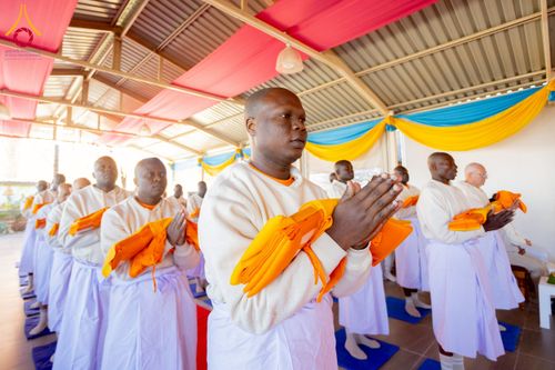 ภาพ No.231674:โครงการบรรพชาอุปสมบทหมู่ครั้งที่ 2 ณ วัดพระธรรมกายโจฮันเนสเบิร์ก ประเทศแอฟริกาใต้ วันอาทิตย์ 29 มิถุนายน พ.ศ. 2568
