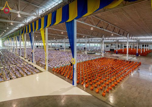 ภาพ No.264328:วันอาทิตย์ที่ 2 พฤศจิกายน พ.ศ. 2568 พิธีบูชาข้าวพระ ณ สภาธรรมกายสากล วัดพระธรรมกาย