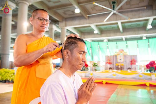 ภาพ No.293648:วันที่ 10 มกราคม พ.ศ. 2569 พิธีปลงผมธรรมทายาทบูชาธรรม 117  ปี คุณยายอาจารย์ฯ ณ วิหารคด วัดพระธรรมกาย ปทุมธานี