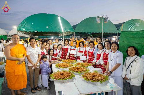 ภาพ No.301760:วันที่ 24 มกราคม พ.ศ. 2569 พิธีถวายภัตตาหารเป็นสังฆทาน แด่พระธรรมยาตรา ณ อนุสรณ์สถานบางปลา วัดบางปลา อำเภอบางเลน จังหวัดนครปฐม ในโครงการธรรมยาตรา กตัญญูบูชา มหาปูชนียาจารย์ พระมงคลเทพมุนี(สด จนฺทสโร) พระผู้ปราบมาร อนุสรณ์สถาน 7 แห่ง ปีที่ 14