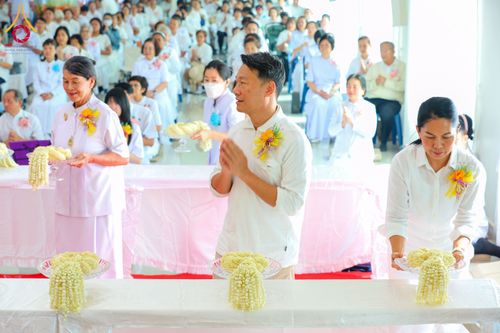 ภาพ No.291139:วันพุธที่ 7 มกราคม พ.ศ. 2569  พิธีบรรจุพระบรมสารีริกธาตุภายในพระเกตุองค์พระประธาน สมโภชพระประธาน พระธรรมกาย พิธีทอดผ้าป่า บุญแสงสว่าง ติดตั้งโซล่าเซล ณ ศูนย์ปฏิบัติธรรมพระมงคลเทพมุนี อ.สองพี่น้อง จ.สุพรรณบุรี