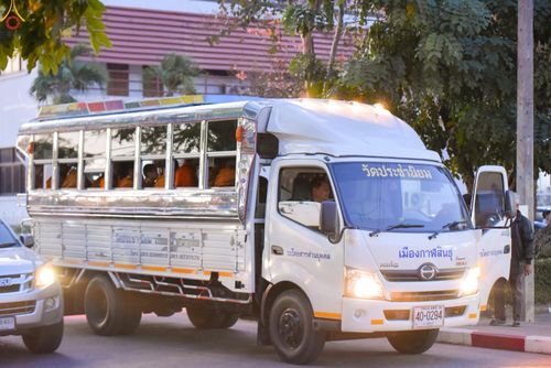 ภาพ No.280185:วันอังคารที่ ๓๐ ธันวาคม พ.ศ. ๒๕๖๘ พิธีตักบาตรพระ ๑,๐๖๙ รูป จังหวัดกาฬสินธุ์   ณ บริเวณสนามหน้าศาลากลาง จังหวัดกาฬสินธุ์ (หลังเก่า)