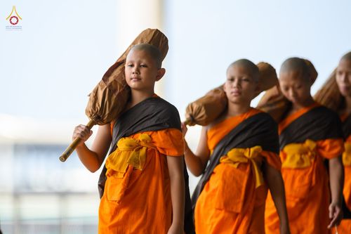 ภาพ No.81035:การฝึกเดินธุดงค์ของสามเณร ในโครงการบรรพชาสามเณรเพื่อฟื้นฟูพระพุทธศาสนาทั่วไทย ประจำปี 2566 ณ วิหารคดชั้น2 วัดพระธรรมกาย