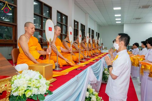 ภาพ No.314714:วันเสาร์ที่ 21 มีนาคม พ.ศ. 2569 พิธีบำเพ็ญกุศล คุณพ่อณรงค์ จินตมากุล  สิริอายุ 99 ปี 11 เดือน โยมบิดา พระครูปลัดรัตนวีรวัฒน์ (รังสฤษดิ์ อิทฺธิจินตโก) ที่ปรึกษาเจ้าคณะจังหวัดปทุมธานี เจ้าอาวาสวัดพระธรรมกาย  ณ ห้องปลูกศรัทธา 2 วัดพระธรรมกาย ปทุมธานี