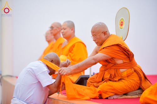 ภาพ No.285149:วันเสาร์ที่ 6 ธันวาคม พ.ศ.2568  พิธีอุปสมบทธรรมทายาท โครงการบรรพชาอุปสมบทหมู่  รุ่นบูชาธรรมมหาปูชนียาจารย์ ประจำปี 2568 ศูนย์ปฏิบัติธรรมและศูนย์อบรมเยาวชนเพชรบุรี อ.ท่ายาง จ.เพชรบุรี ณ วัดศีลคุณาราม อ.เขาย้อย เพชรบุรี