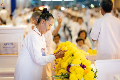 ภาพ No.280333:วันที่ 31 ธันวาคม พ.ศ.2568 -วันที่ 1 มกราคม พ.ศ.2569 พิธีฉลองชัยสวดมนต์บทธัมมจักกับปปวัตนสูตร ครบ 8,000,000,000 จบ , พิธีสวดมนต์ข้ามปี ณ วัดพระธรรมกาย