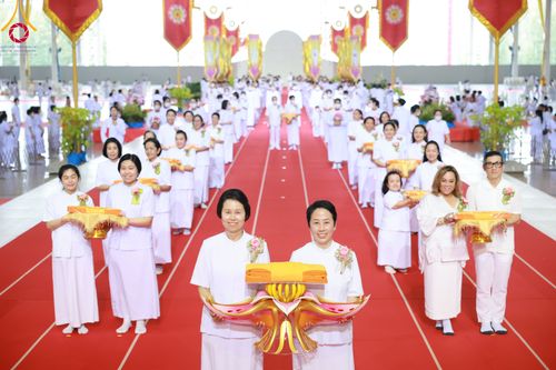 ภาพ No.92316:พิธีทอดกฐินธรรมชัยเพื่อสร้างอาคาร 115 ปี คุณยายอาจารย์มหารัตนอุบาสิกาจันทร์ ขนนกยูง อาทิตย์ต้นเดือนที่ 5 พฤศจิกายน พ.ศ. 2566 ณ วัดพระธรรมกาย จ.ปทุมธานี