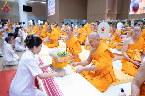 ภาพ No.313668:วันอาทิตย์ที่ 15 มีนาคม พ.ศ. 2569 พิธีร่วมบุญบรรพชาสามเณร 5000 รูป ณ ห้องแก้วสารพัดนึก 2 สภาธรรมกายสากล วัดพระธรรมกาย