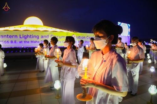 ภาพ No.81839:พิธีจุดวิสาขประทีปและเวียนประทักษิณ เนื่องในวันวิสาขบูชา วันเสาร์ที่ 3 มิถุนายน 2566 ณ ลานธรรมพระมหาธรรมกายเจดีย์ วัดพระธรรมกาย จ.ปทุมธานี