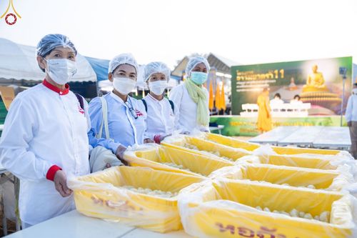 ภาพ No.71060:พิธีถวายภัตตาหารเป็นสังฆทาน แด่คณะพระธรรมยาตราฯ ในโครงการธรรมยาตราฯ ปีที่ 11 ณ อนุสรณ์สถานคลองบางนางแท่น อ.สามพราน จ.นครปฐม วันที่ 13 มกราคม พ.ศ. 2566