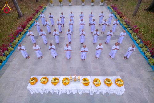 ภาพ No.298099:วันเสาร์ที่ 17 มกราคม พ.ศ. 2569 พิธีบรรพชาอุปสมบท โครงการอุปสมบทหมู่ บูชาธรรมครบ 117 ปี คุณยายอาจารย์มหารัตนอุบาสิกาจันทร์ ขนนกยูง  ณ อุโบสถพระไตรปิฎก วัดพระธรรมกาย