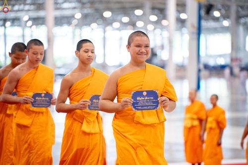 ภาพ No.339009:วันอาทิตย์ที่ 12 กรกฎาคม พ.ศ.2569 พิธีมุทิตาผู้สอบได้เปรียญธรรม ประโยค 1-2 ถึง ป.ธ.9 และ บ.ศ.1-2 ถึง บ.ศ.6 สำนักศาสนศึกษาวัดพระธรรมกาย ประจำปี 2569, พิธีมอบตราตั้งแต่งตั้งอาจารย์ใหญ่ สำนักศาสนศึกษาวัดพระธรรมกาย