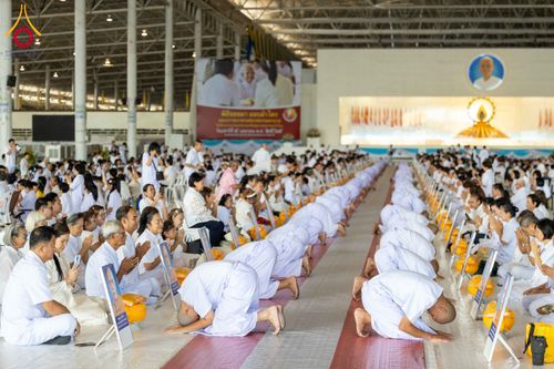 ภาพ No.319435:วันเสาร์ที่ 4 เมษายน พ.ศ.2569 พิธีขอขมา มอบผ้าไตร และถวายบาตรแด่นาคธรรมทายาท ในโครงการบรรพชาสามเณรฟื้นฟูพระพุทธศาสนาทั่วไทย โครงการหน่อแก้วเปรียญธรรม รุ่นที่ 14 โครงการสามเณรยุวธรรมทายาท รุ่นที่ 34 โครงการสามเณรมัชฌิมธรรมทายาท รุ่นที่ 30 ณ สภาธรรมกายสากล