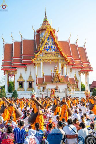 ภาพ No.72501:พิธีต้อนรับพระธรรมยาตรา ในโครงการธรรมยาตรากตัญญูบูชา มหาปูชนียาจารย์ พระมงคลเทพมุนี(สด จนฺทสโร) พระผู้ปราบมาร อนุสรณ์สถาน 7 แห่ง ปีที่ 11 วันที่ 18 มกราคม พ.ศ. 2566 ณ อนุสรณ์สถานลำดับที่ 4 สถานที่เกิดด้วยกายธรรม วัดโบสถ์ (บน) บางคูเวียง อ.บางกรวย จ.นนทบุ