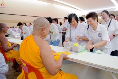 ภาพ No.329109:วันอาทิตย์ที่ 17 พฤษภาคม พ.ศ.2569 พิธีร่วมบุญการศึกษาพระภิกษุสามเณร (หนังสือบาลี นักธรรม ทางก้าวหน้า World-Pec) ณ ห้องแก้วสารพัดนึก 2 วัดพระธรรมกาย