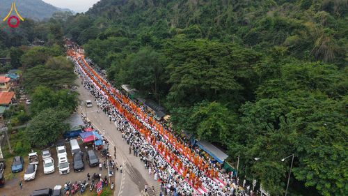 ภาพ No.285955:วันเสาร์ที่ 13 ธันวาคม พ.ศ.2568 พิธีตักบาตรพระภิกษุสามเณร 1,000 รูป ณ บริเวณหน้าอุทยานแห่งชาติเขาใหญ่ อำเภอปากช่อง จ.นครราชสีมา