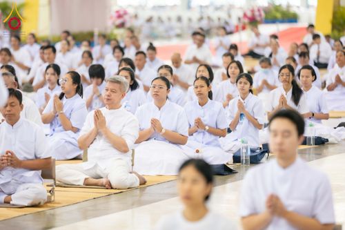 ภาพ No.318377:วันอาทิตย์ต้นเดือนที่ 5 เมษายน พ.ศ.2569 พิธีบูชาข้าวพระ ณ สภาธรรมกายสากล วัดพระธรรมกาย