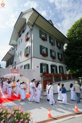 ภาพ No.286205:วันที่ 13 กรกฎาคม พ.ศ. 2568  พิธีทอดผ้าป่าฉลอง 13 ปี  วัดพระธรรมกายสวิตเซอร์แลนด์