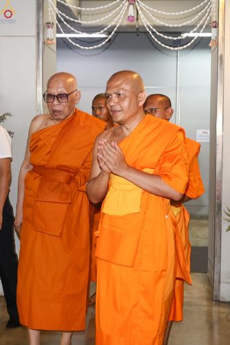 ภาพ No.323496:วันที่ 22 เมษายน พ.ศ.2569(วันคุ้มครองโลก) งานถวายมหาสังฆทาน 40,000 กว่าวัดทั่วประเทศ การเดินทางเข้าวัด , การต้อนรับปฏิสันถารพระสังฆาธิการ  ,  การจัดเตรียมภัตตาหาร , การลงทะเบียน