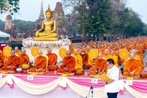 ภาพ No.318008:วันเสาร์ที่ 4 เมษายน พ.ศ. 2569 งานทำบุญเมืองใจกลางอยุธยา  ตักบาตรพระ 1,109 รูป ณ ถนนชีกุน หน้าวัดมหาธาตุ และวัดราชบูรณะ