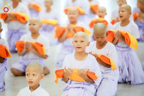 ภาพ No.317499:วันอาทิตย์ ที่ 29 มีนาคม พ.ศ.2569  พิธีปลงผม , พิธีขอขมามอบบาตรและผ้าไตร , พิธีบรรพชา ณ ศูนย์ปฏิบัติธรรมสมุทรปราการ จำนวน 42 รูป