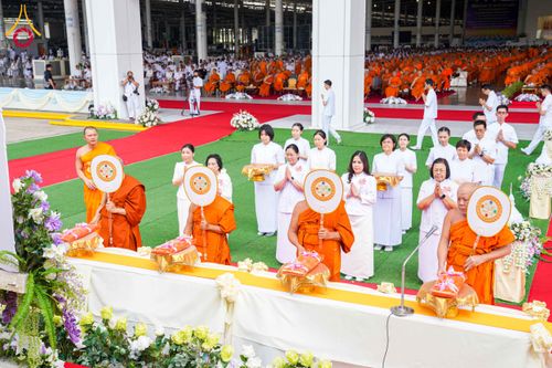 ภาพ No.316546:วันอาทิตย์ที่ 29 มีนาคม พ.ศ. 2569 พิธีทอดผ้าบังสุกุลและพิธีชำระร่าง โยมพ่อณรงค์ จินตมากุล  สิริอายุ 99 ปี 11 เดือน โยมบิดา พระครูปลัดรัตนวีรวัฒน์ (รังสฤษดิ์ อิทฺธิจินตโก) ที่ปรึกษาเจ้าคณะจังหวัดปทุมธานี เจ้าอาวาสวัดพระธรรมกาย  ณ ฌาปนสถานชั่วคราว ทางเข้า 