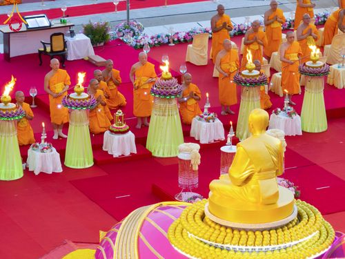 ภาพ No.307120:วันที่ 31 มกราคม พ.ศ. 2569  พิธีจุดประทีปธรรมถวายเป็นพุทธบูชา  และบูชาธรรมมหาปูชนียาจารย์ (ภาพชุดที่ 1) ณ วัดพระธรรมกาย ปทุมธานี ในโครงการธรรมยาตรา กตัญญูบูชา มหาปูชนียาจารย์ พระมงคลเทพมุนี(สด จนฺทสโร) พระผู้ปราบมาร อนุสรณ์สถาน 7 แห่ง ปีที่ 14