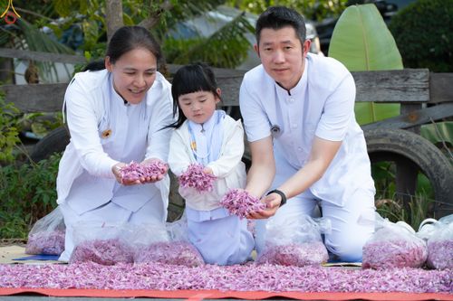 ภาพ No.299304:วันที่ 18 มกราคม พ.ศ. 2569 พิธีต้อนรับพระธรรมยาตรา ณ อนุสรณ์สถานลำดับที่ 5 สถานที่เผยแผ่วิชชาธรรมกายครั้งแรก อนุสรณ์สถานบางปลา วัดบางปลา อำเภอบางเลน จังหวัดนครปฐม ในโครงการธรรมยาตรา กตัญญูบูชา มหาปูชนียาจารย์ พระมงคลเทพมุนี(สด จนฺทสโร) พระผู้ปราบมาร อนุส