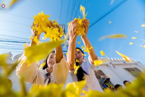 ภาพ No.292760:วันที่ 11 มกราคม พ.ศ. 2569 พิธีต้อนรับพระธรรมยาตรา ณ อนุสรณ์สถานลำดับที่ 3 สถานที่เกิดในเพศสมณะ วัดสองพี่น้อง อำเภอสองพี่น้อง จังหวัดสุพรรณบุรี ในโครงการธรรมยาตรา กตัญญูบูชา มหาปูชนียาจารย์ พระมงคลเทพมุนี(สด จนฺทสโร) พระผู้ปราบมาร อนุสรณ์สถาน 7 แห่ง ปีที