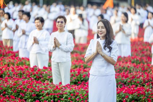 ภาพ No.281050:วันที่ 28 ธันวาคม พ.ศ.2568 กิจกรรมเก็บดอกแพงรวย ณ ทุ่งสวรรค์ตะวันฉาย วัดพระธรรมกาย