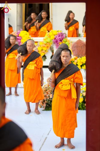 ภาพ No.297364:วันที่ 15 มกราคม พ.ศ.2569 พระธรรมยาตราปฏิบัติธรรมและถ่ายภาพหมู่ประวัติศาสตร์ อนุสรณ์สถานลำดับที่ 4 สถานที่เกิดด้วยกายธรรม  ณ วัดโบสถ์บน ต.บางคูเวียง จ.นนทบุรี ในโครงการธรรมยาตรา กตัญญูบูชา มหาปูชนียาจารย์ พระมงคลเทพมุนี(สด จนฺทสโร) พระผู้ปราบมาร อนุสรณ์ส