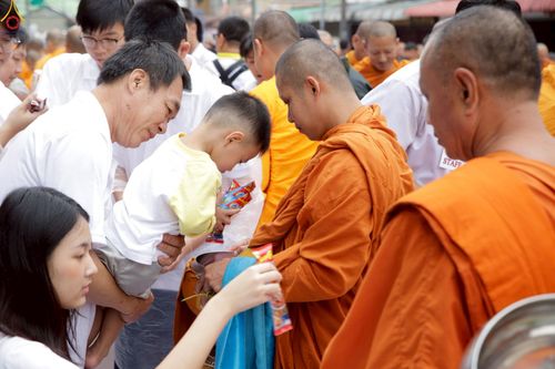 ภาพ No.245470:วันอาทิตย์ที่ 14 กันยายน พ.ศ. 2568 ตักบาตรพระ 555 รูป มหากุศล  น้อมถวายเป็นพุทธบูชา ณ หอนาฬิกาเบตง อ.เบตง จ.ยะลา