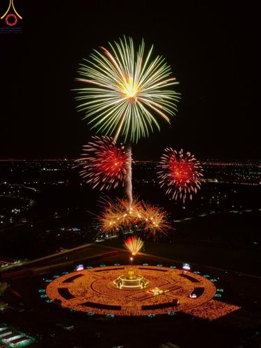 ภาพ No.118405:พิธีจุดประทีปถวายเป็นพุทธบูชา และบูชาธรรมมหาปูชนียาจารย์ พระมงคลเทพมุนี(สด จนฺทสโร) วันที่ 24 มกราคม พ.ศ. 2567 ณ อนุสรณ์สถานบางปลา อ.บางเลน จ.นครปฐม