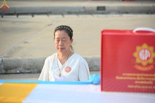 ภาพ No.221781:วันอังคารที่ 22 เมษายน พ.ศ. 2568 ภาพพิธีถวายมหาสังฆทานคณะสงฆ์ 40,000 กว่าวัดทั่วประเทศ เนื่องในวันคุ้มครองโลก ชุดที่ 2 (ปลื้มให้สมการรอคอย) ณ ลานธรรมพระมหาธรรมกายเจดีย์ วัดพระธรรมกาย