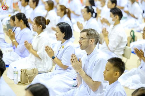 ภาพ No.139286:พิธีตักบาตร , พิธีบูชาข้าวพระ ณ ห้องแก้วสารพัด 1 สภาธรรมกายสากล วัดพระธรรมกาย วันอาทิตย์ต้นเดือนที่ 2 มิถุนายน พ.ศ. 2567