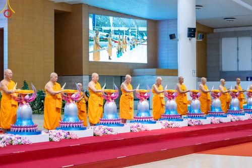 ภาพ No.154720:พิธีทอดผ้าป่าสมทบกฐินวัดพระธรรมกาย และสมทบกฐิน 30,000 วัดทั่วไทย ครั้งที่ 2 ณ สภาธรรมกายสากล วัดพระธรรมกาย วันอังคารที่ 17 กันยายน พ.ศ. 2567