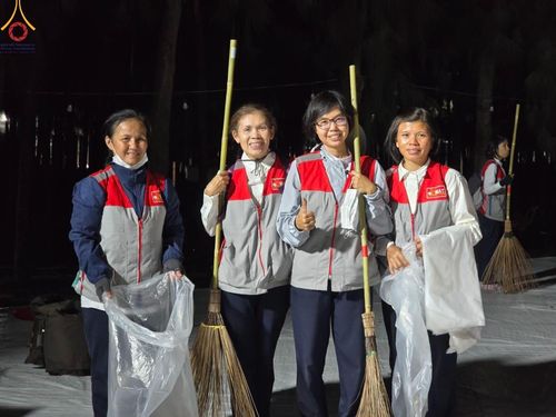 ภาพ No.191624:V.49 สารพัดV สารพัดดี ที่ธรรมยาตรา ในโครงการธรรมยาตรา กตัญญูบูชา มหาปูชนียาจารย์ พระมงคลเทพมุนี(สด จนฺทสโร) พระผู้ปราบมาร อนุสรณ์สถาน 7 แห่ง ปีที่ 13 ระหว่างวันที่ 2-31 มกราคม พ.ศ. 2568