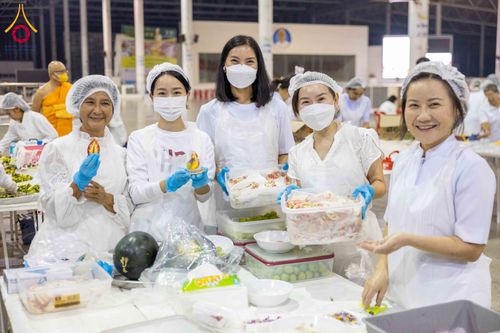 ภาพ No.302977:วันที่ 26 มกราคม พ.ศ. 2569 พิธีถวายภัตตาหารเป็นสังฆทาน แด่พระธรรมยาตรา ณ วัดพระธรรมกาย  จังหวัดปทุมธานี ในโครงการธรรมยาตรา กตัญญูบูชา มหาปูชนียาจารย์ พระมงคลเทพมุนี(สด จนฺทสโร) พระผู้ปราบมาร อนุสรณ์สถาน 7 แห่ง ปีที่ 14