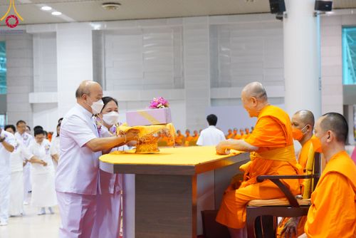 ภาพ No.86425:วันธรรมชัย ปีที่ 55 พิธีทอดผ้าป่ากฐินสมทบครั้งที่1, พิธีเจริญพุทธมนต์ ลูกนิมิตมหาสมบัติฯ พิธีจุดประทีป,พิธีฉลองชัยสวดมนต์บทธัมมจักกัปปวัตนสูตร วันอาทิตย์ที่ 27 สิงหาคม พ.ศ.2566 ณ สภาธรรมกายสากล / มหารัตนวิหารคด วัดพระธรรมกาย