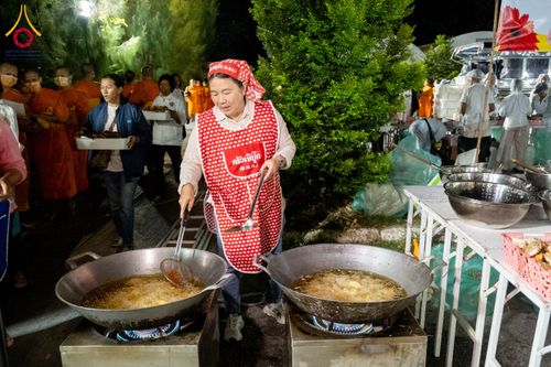 ภาพ No.289455:วันที่ 7 มกราคม พ.ศ. 2569 พิธีถวายภัตตาหารเป็นสังฆทาน แด่พระธรรมยาตรา ในโครงการธรรมยาตรา กตัญญูบูชา มหาปูชนียาจารย์ พระมงคลเทพมุนี(สด จนฺทสโร) พระผู้ปราบมาร อนุสรณ์สถาน 7 แห่ง ปีที่ 14 ณ อนุสรณ์สถานมหาวิหารพระมงคลเทพมุนี (โลตัสแลนด์) อ.สองพี่น้อง จ.สุพรร