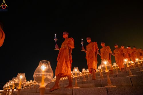 ภาพ No.90270:พิธีจุดประทีป 20,000 ดวง บูชาพระมหาธรรมกายเจดีย์ และบูชาพระมงคลเทพมุนี(สด จนฺทสโร) พระผู้ปราบมาร วันอังคารที่ 10 ตุลาคม พ.ศ. 2566 ณ ลานธรรมพระมหาธรรมกายเจดีย์ วัดพระธรรมกาย จ.ปทุมธานี