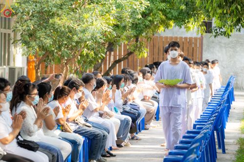 ภาพ No.79260:พิธีตัดปอยผม พิธีขอขมา มอบบาตร-ผ้าไตรนาคธรรมทายาท ในโครงการบรรพชาฟื้นฟูพระพุทธศาสนาทั่วไทย ณ ศูนย์อบรมเยาวชนนครปฐม วันเสาร์ที่ 1 เมษายน พ.ศ.2566