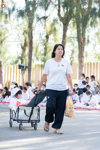 ภาพ No.287706:วันที่ 3 มกราคม พ.ศ. 2569 พิธีต้อนรับพระธรรมยาตรา ครั้งที่ 2 (ภาพชุดที่ 2) ในโครงการธรรมยาตรา กตัญญูบูชา มหาปูชนียาจารย์ พระมงคลเทพมุนี(สด จนฺทสโร) พระผู้ปราบมาร อนุสรณ์สถาน 7 แห่ง ปีที่ 14 ณ อนุสรณ์สถานมหาวิหารพระมงคลเทพมุนี (โลตัสแลนด์) อ.สองพี่น้อง จ.