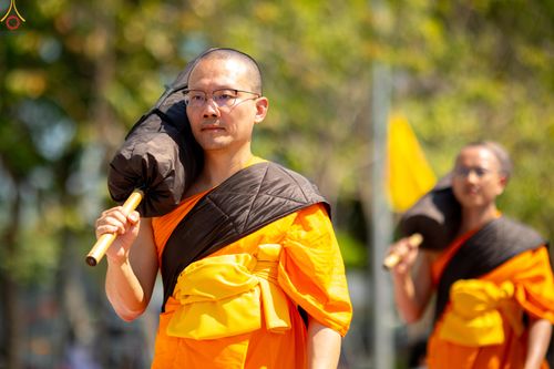 ภาพ No.304618:วันที่ 25 มกราคม พ.ศ. 2569 พิธีต้อนรับพระธรรมยาตรา (ภาพชุดที่ 2) รร.สามัคคีราษฏร์บำรุง-วัดพระธรรมกาย ในโครงการธรรมยาตรา กตัญญูบูชา มหาปูชนียาจารย์ พระมงคลเทพมุนี(สด จนฺทสโร) พระผู้ปราบมาร อนุสรณ์สถาน 7 แห่ง ปีที่ 14