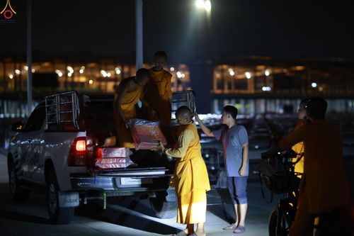 ภาพ No.323266:วันที่ 20 เมษายน พ.ศ.2569 การเตรียมงานของบุคลากรทางการแพทย์ , จุดลงทะเบียนพระสังฆาธิการ , วางกล่องไทยธรรม เพื่องานถวายมหาสังฆทาน 40,000 กว่าวัดทั่วประเทศ วันคุ้มครองโลก 22 เมษายน พ.ศ.2569 วัดพระธรรมกาย
