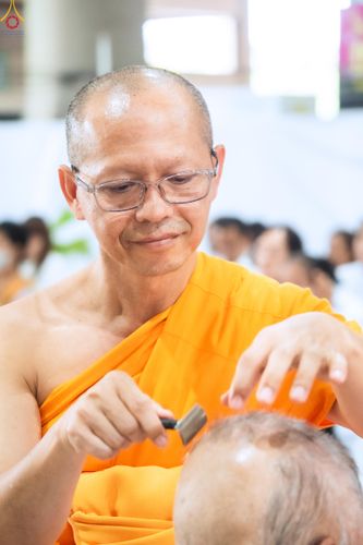 ภาพ No.333557:วันอาทิตย์ที่ 7 มิถุนายน พ.ศ.2569 พิธีตัดปอยผมและปลงผมนาคธรรมทายาท โครงการบรรพชาและอุปสมบทหมู่ธรรมทายาท รุ่นผู้บริหาร รุ่นที่ 16 ณ วิหารคด 11 วัดพระธรรมกาย