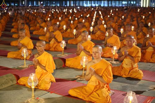 ภาพ No.308048:วันที่ 31 มกราคม พ.ศ. 2569 พิธีจุดประทีปธรรมถวายเป็นพุทธบูชา  และบูชาธรรมมหาปูชนียาจารย์ (ภาพชุดที่ 3) ณ วัดพระธรรมกาย ปทุมธานี ในโครงการธรรมยาตรา กตัญญูบูชา มหาปูชนียาจารย์ พระมงคลเทพมุนี(สด จนฺทสโร) พระผู้ปราบมาร อนุสรณ์สถาน 7 แห่ง ปีที่ 14