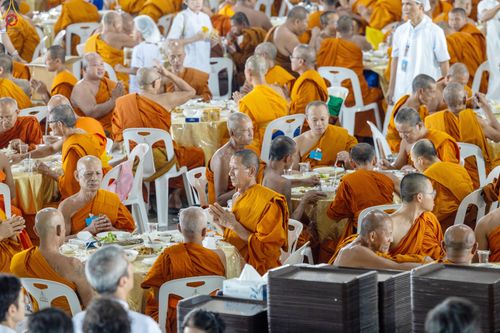 ภาพ No.323783:วันที่ 22 เมษายน พ.ศ.2569(วันคุ้มครองโลก) งานถวายมหาสังฆทาน 40,000 กว่าวัดทั่วประเทศ คณะสงฆ์ฉันภัตตาหารเพล